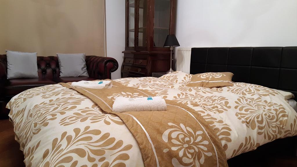 Whetstone Oyo Guest House Ellipse חדר תמונה